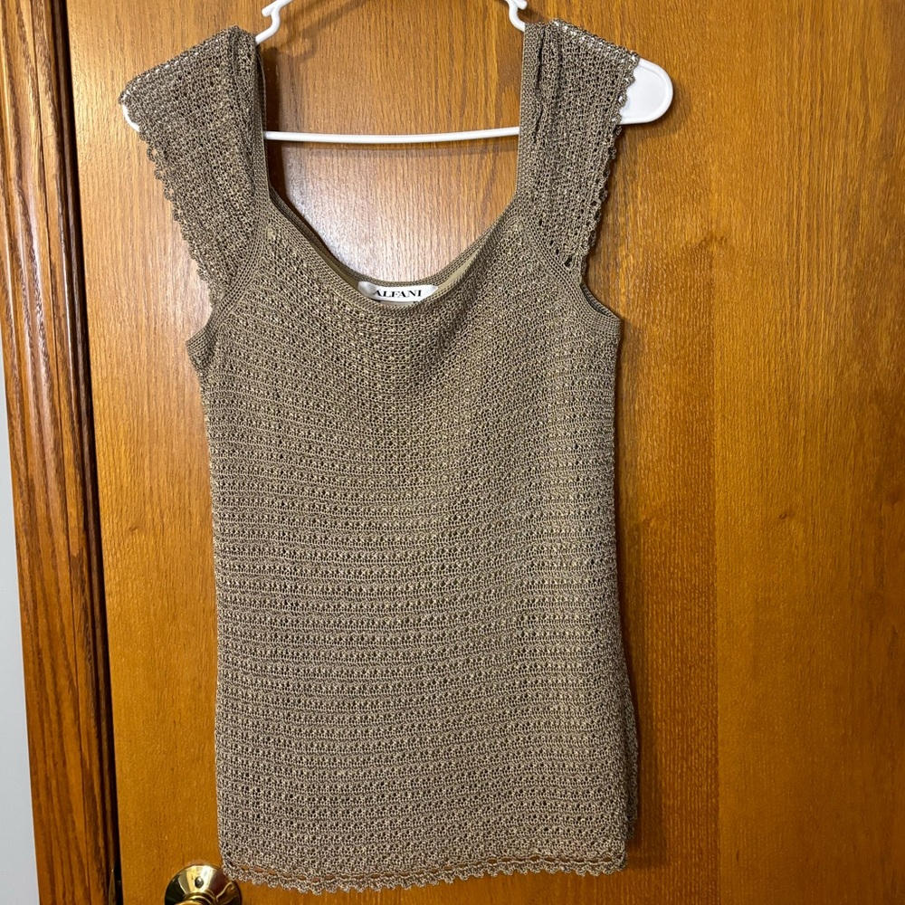 Alfani women’s‎ gold sleeveless sweater lined size L unique absolutely stunning!
